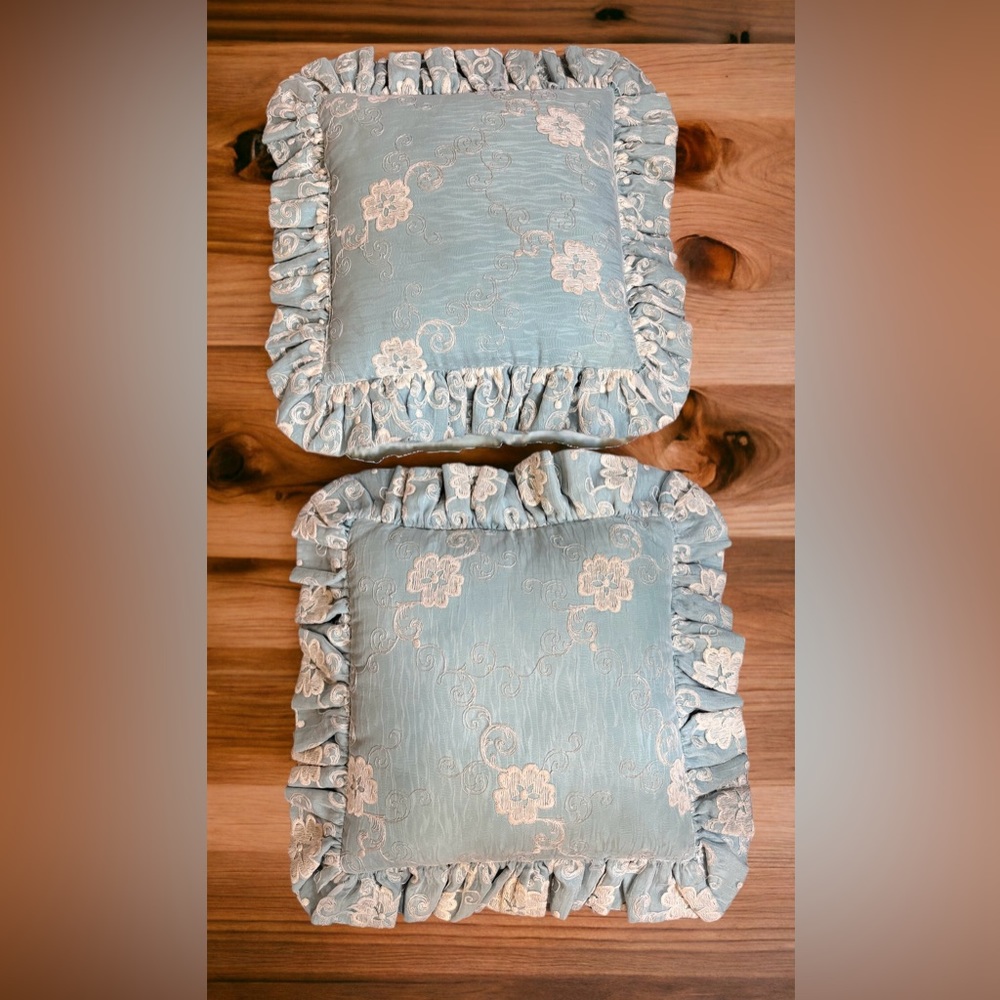 VTG Set of Two Floral Lace Square Decorative Throw Pillow White-Blue 13”x13”